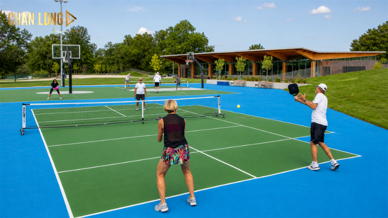 Chơi Pickleball khiến cơ thể bạn phải hoạt động liên tục để tiêu hao năng lượng
