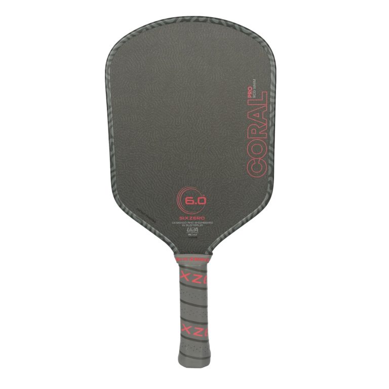 Six Zero Coral Pro 16mm là vợt pickleball toàn diện thiên về xoáy, sử dụng lõi Tectonic Core 16mm và mặt Double Diamond Tough Raw Carbon Fiber, cân bằng giữa kiểm soát, trợ lực và khả năng tạo xoáy.