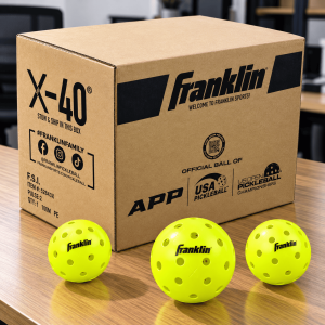 Thùng 100 quả bóng Pickleball Franklin X-40 Outdoor chính hãng với bao bì carton Franklin Sports và bóng vàng neon, phù hợp tập luyện, thi đấu và sử dụng tại câu lạc bộ.