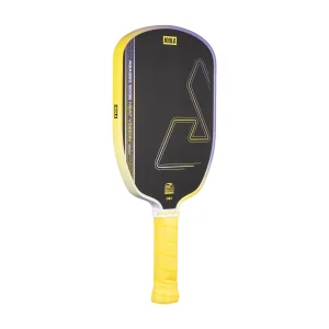 Góc nghiêng vợt Joola Agassi Edge Heat Vision Yellow 16mm thể hiện thiết kế Agassi, bề mặt carbon nhám và viền vợt phối màu vàng tím.