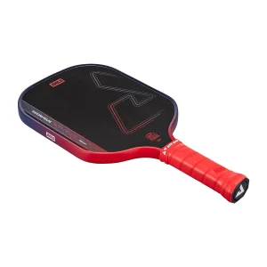 Góc nghiêng cán vợt Joola Scorpeus Heat Vision Red 16mm với tay cầm dài 13,34cm, chu vi 10,80cm, thiết kế hỗ trợ cầm nắm và kiểm soát bóng.