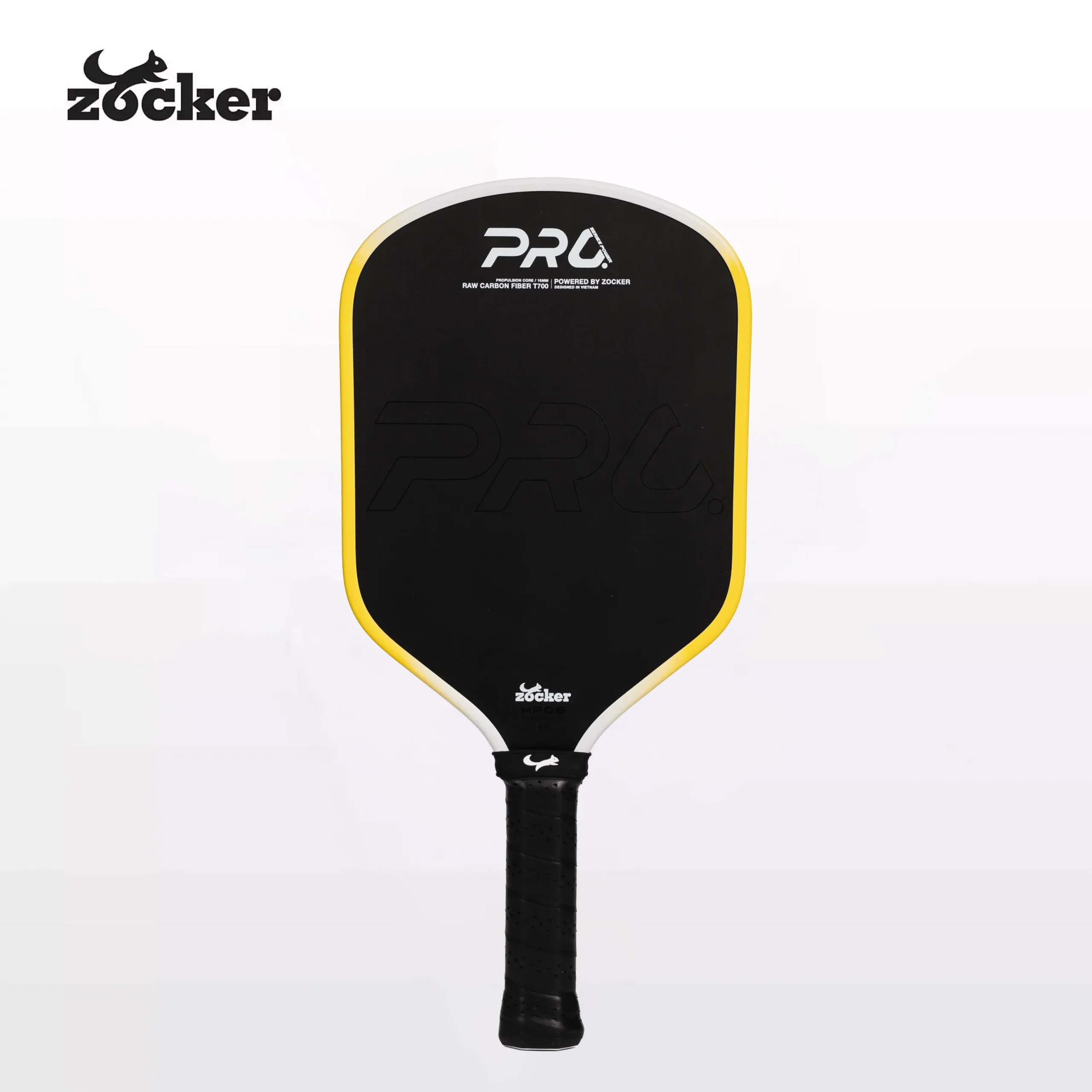 Vợt pickleball Zocker HP06 màu vàng, mặt carbon đen, viền vàng và cán cầm Zocker.